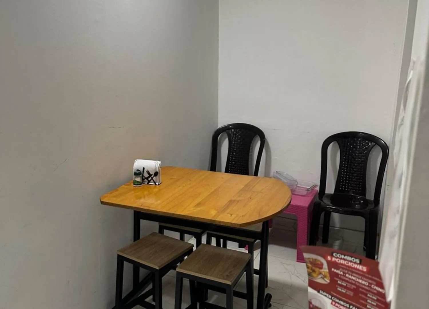 Hostal 790 Medellín 0*,  Colômbia